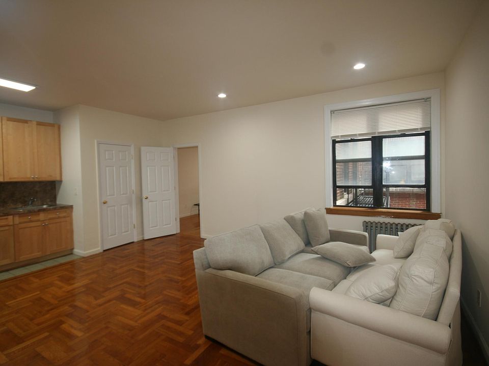 1st image of 57 Lincoln Blvd #2