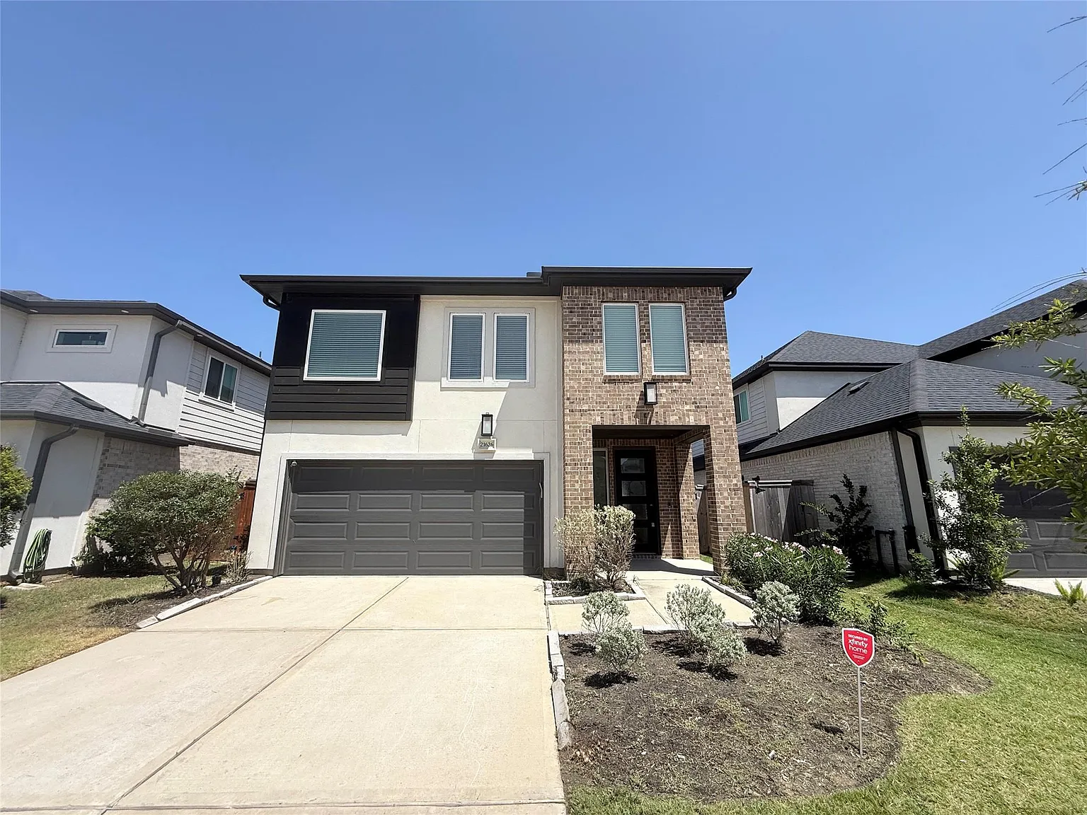 5 bed, 4.0 bath, 2498 sqft, $3,200 — Photo 2