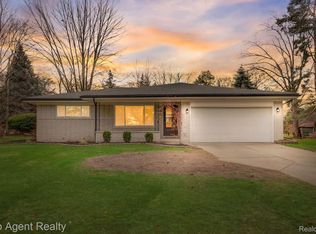 2136 Girard St, Warren, MI