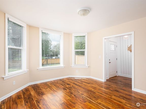2nd image of 615 S Ainsworth Avenue