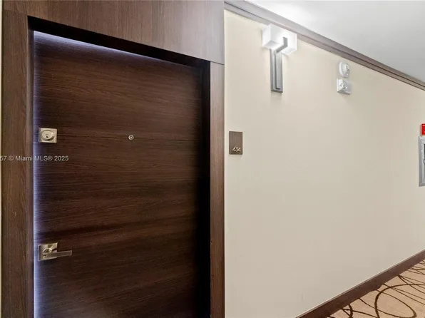 20505 E Country Club Dr APT 434, Aventura, FL 33180