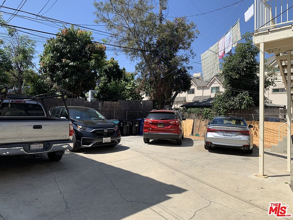 2nd image of 918 W 40th Pl