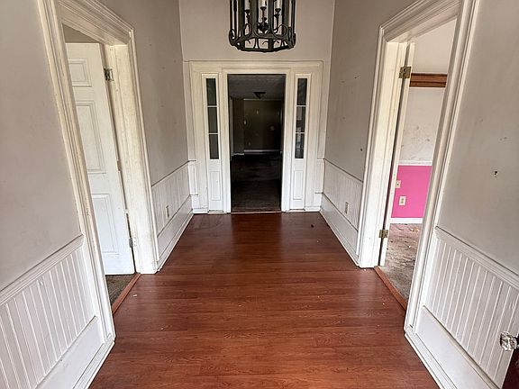 3rd image of 117 N Railroad Ave