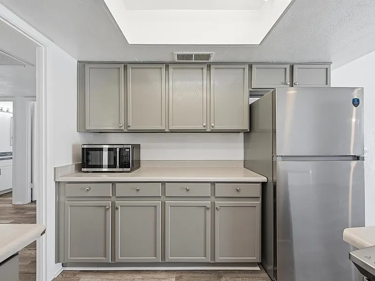 124 E Minton Dr — Photo 6