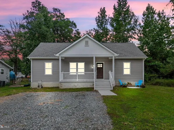 58 Pine St, Colonial Beach, VA 22443