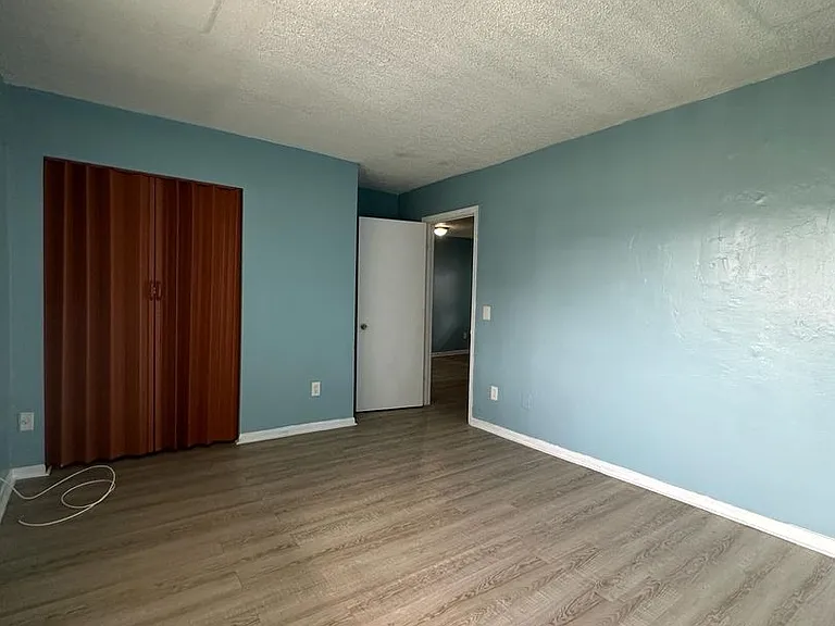 St George Apartments — Photo 56