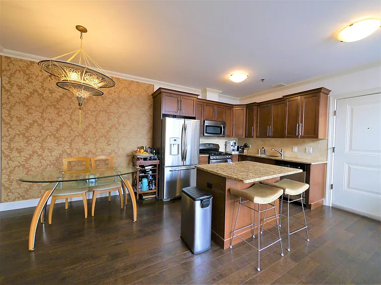 255 Laird Ave #15 — Photo 2