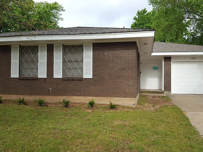 1508 Southern Heights Ave — Photo 2
