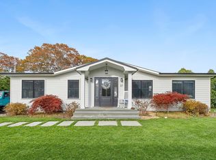 37 Maryland Blvd, Hampton Bays, NY 11946