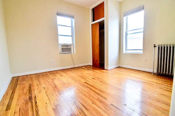 Rented by Safdie Realty Group | media 11