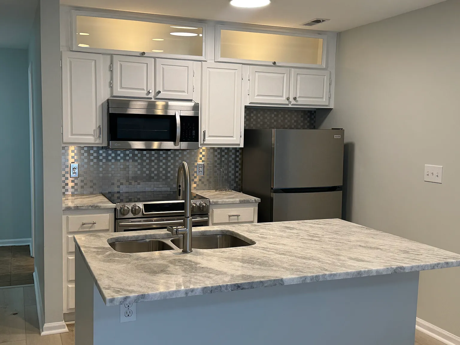 2 bed, 862 sqft, $2,150 — Photo 2