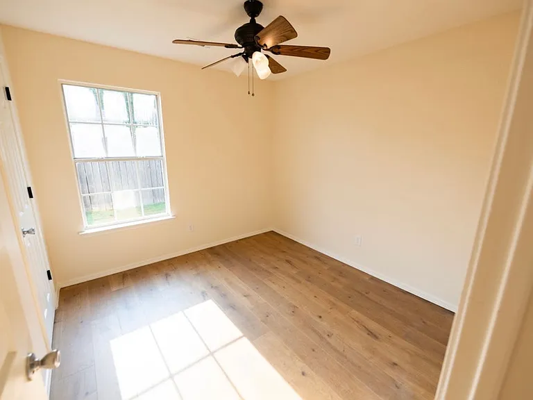 4172 Backus Ave — Photo 11