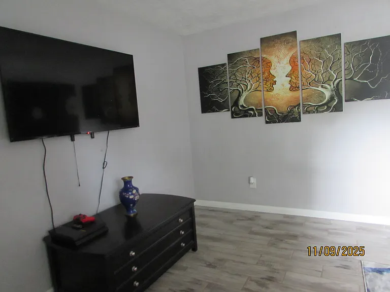18 SE 44th St #3 — Photo 14