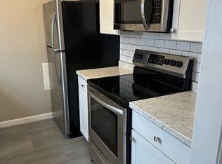 37 Brewster Rd APT B, Glastonbury, CT 06033