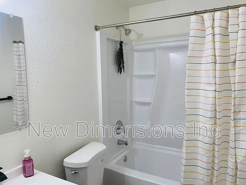 2 bed, 1.0 bath, 722 sqft, $1,250 — Photo 4