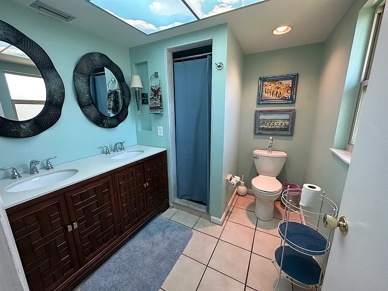 313 SE 16th Pl — Photo 9