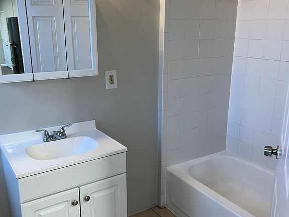 2nd image of 11667 Joseph Campau St