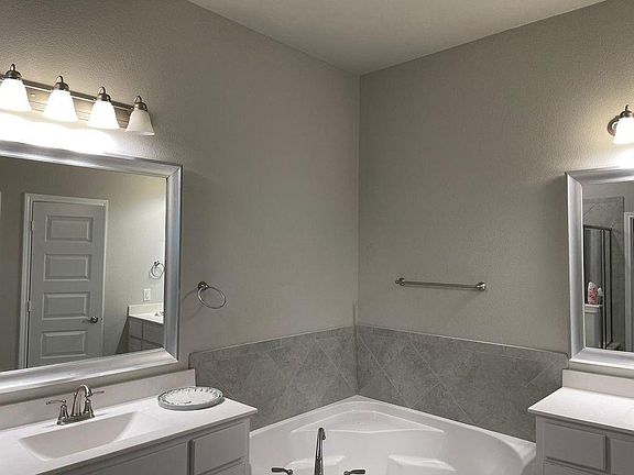 3rd image of 1459 Scarlet Ln