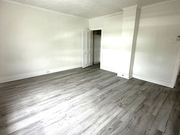 5th image of 1431 Sanderson Ave