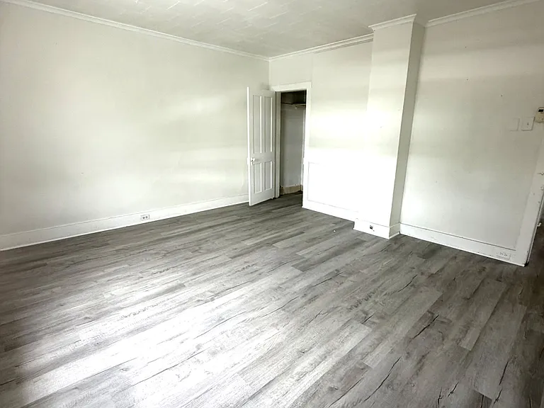 1431 Sanderson Ave — Photo 5