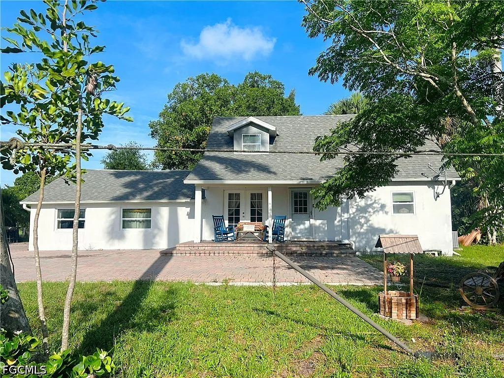 3 bed, 2.0 bath, 1951 sqft, $2,400 — Photo 1
