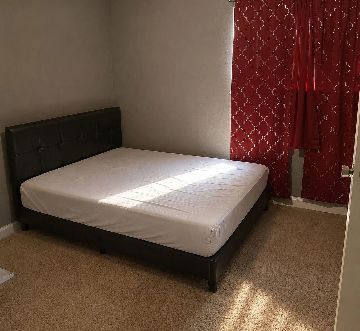 3 bed, 2.0 bath, 1700 sqft, $1,139 — Photo 1
