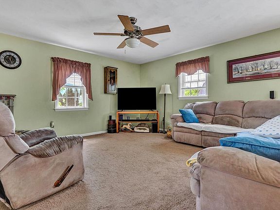 4th image of 615 Brookfield Ln