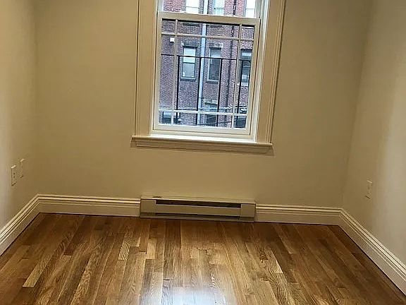 4th image of 166 Newbury St #303