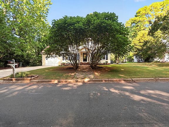 3rd image of 1424 Laughridge Dr