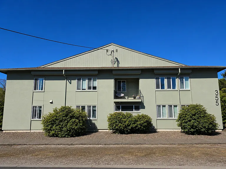 355 SW 10th St — Photo 1