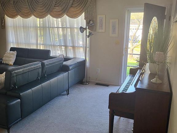 5th image of 11103 Lochton St