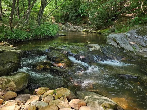 125 Ahart Ridge Rd, Ararat, VA 24053