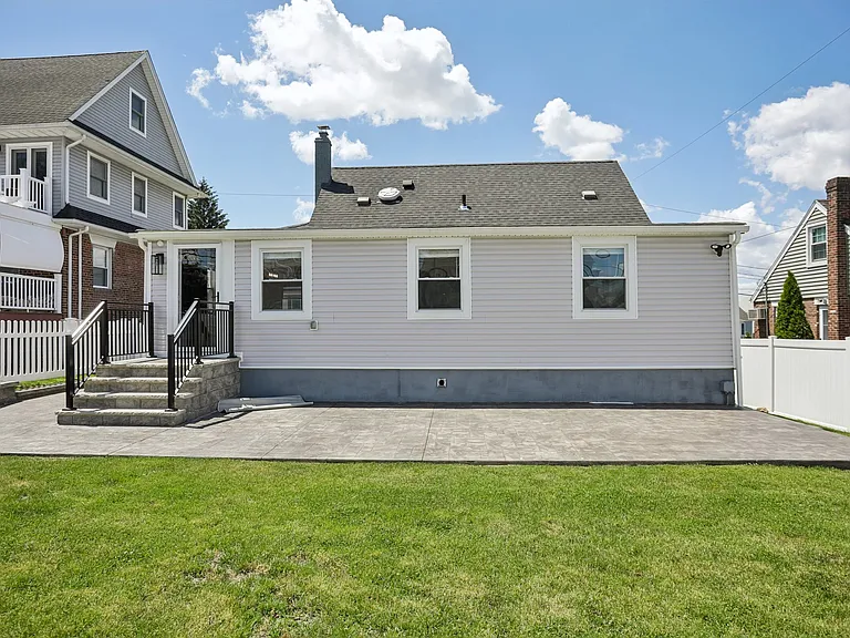 54 Allan Dr — Photo 17