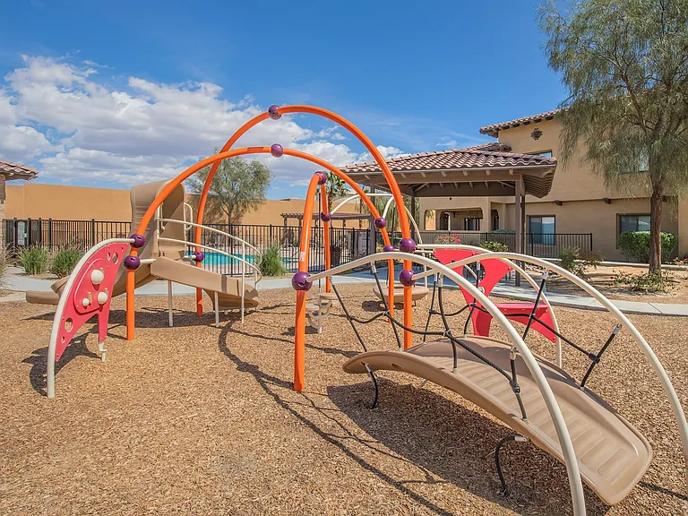 Vineyards at Palm Desert Apartment Homes — Photo 11