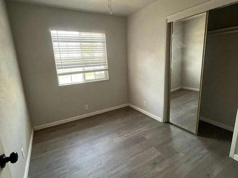 230 Acacia Ave — Photo 6