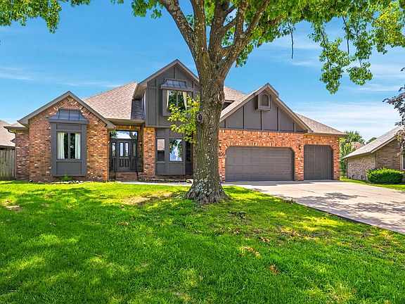 2nd image of 3406 W Laurel Circle