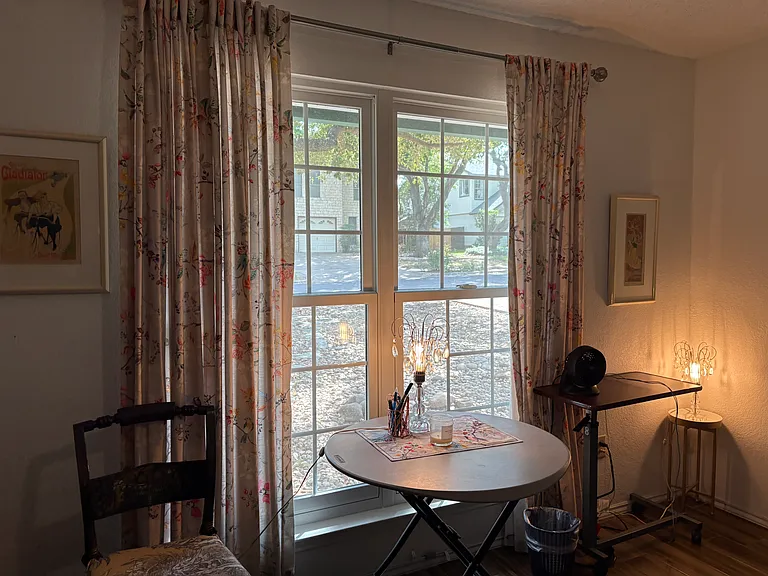 Photo of the 2nd bedroom, queen size bed, front yard window view