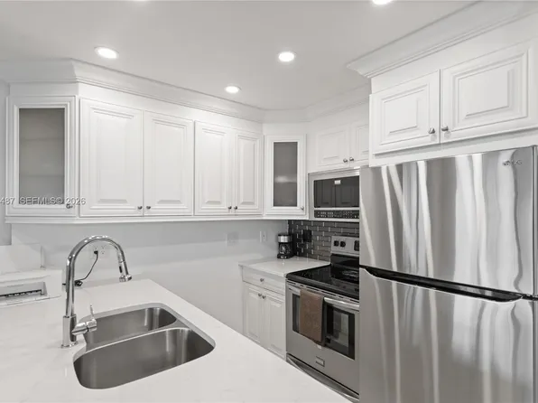 815 SW 11th Ave APT 18G, Hallandale, FL 33009