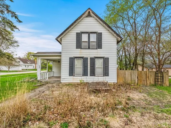 303 N Grove St, Carpentersville, IL 60110