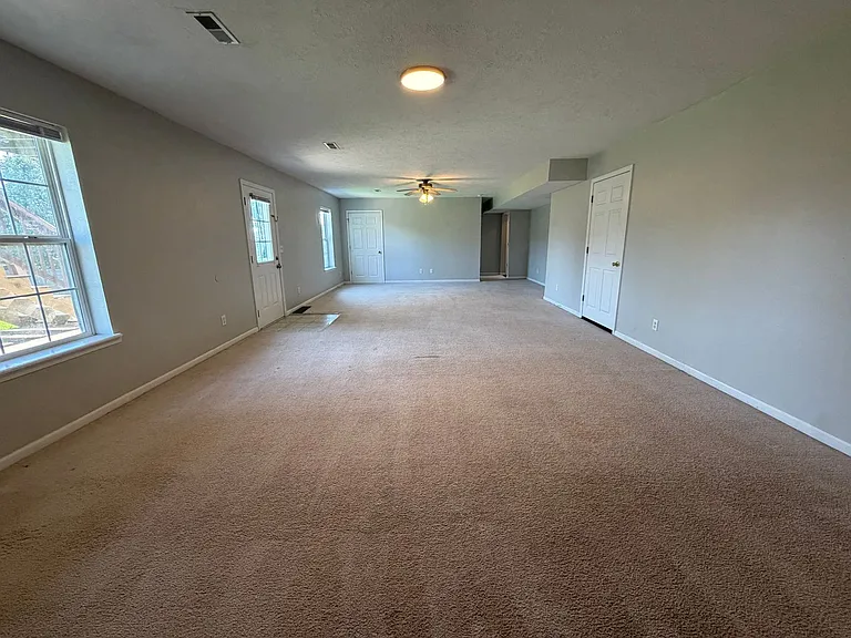 135 Lyle Curtis Cir — Photo 29