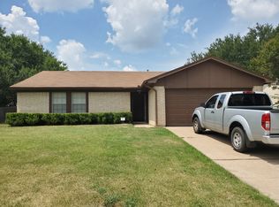 5906 Willow Valley Dr, Arlington, TX 76017