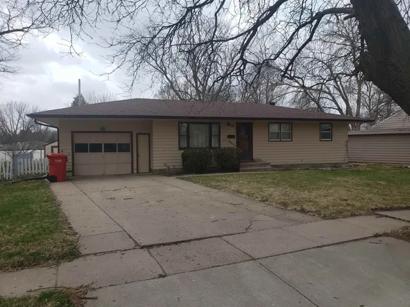 105 Murphy Ln, Yankton, SD 57078