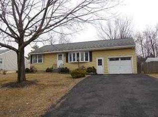 5 McDonald Dr, Cohoes, NY 12047