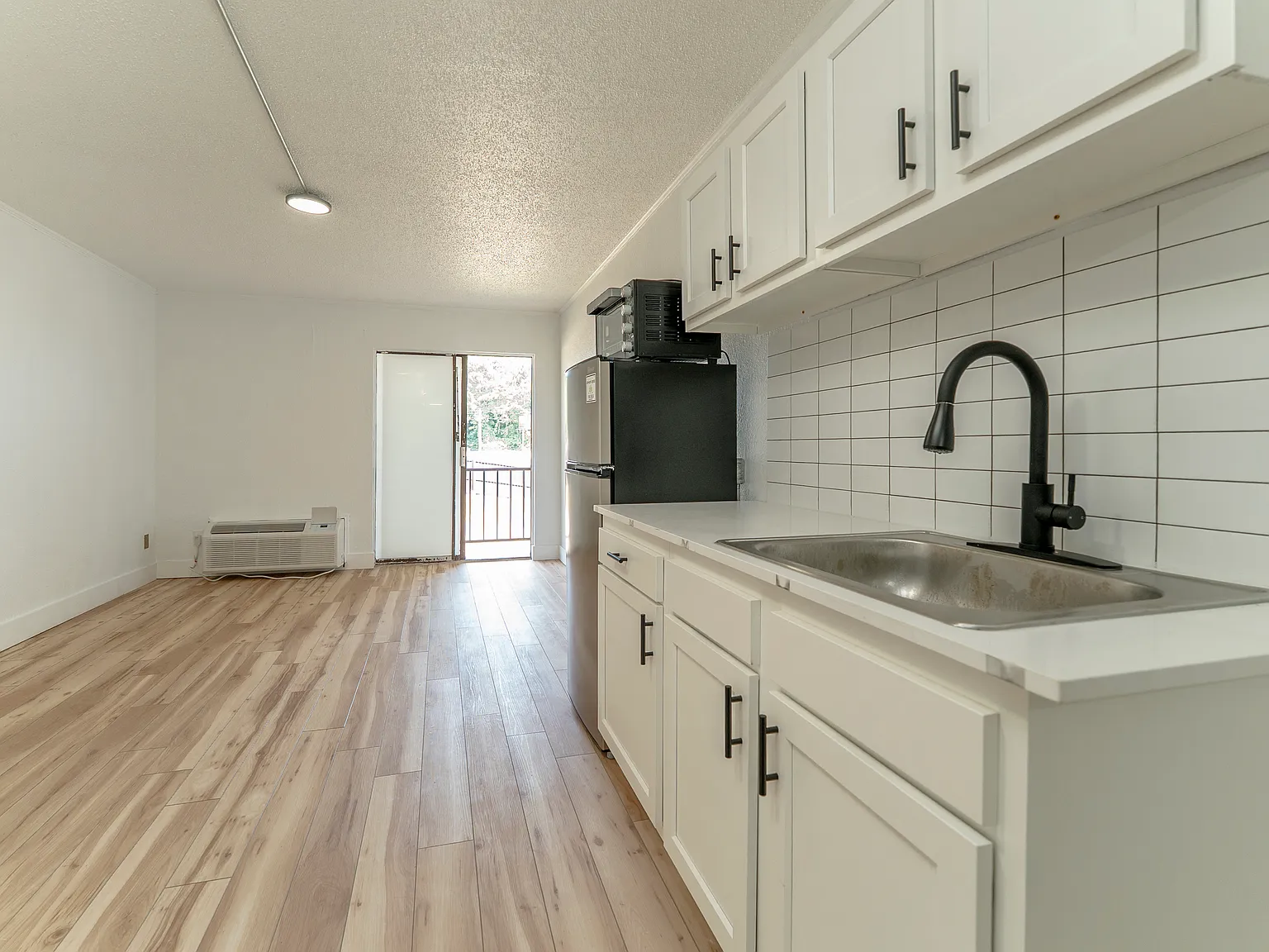 Studio, 500 sqft, $795 — Photo 3