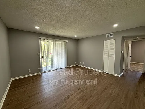 5811 Maple St Photo 1