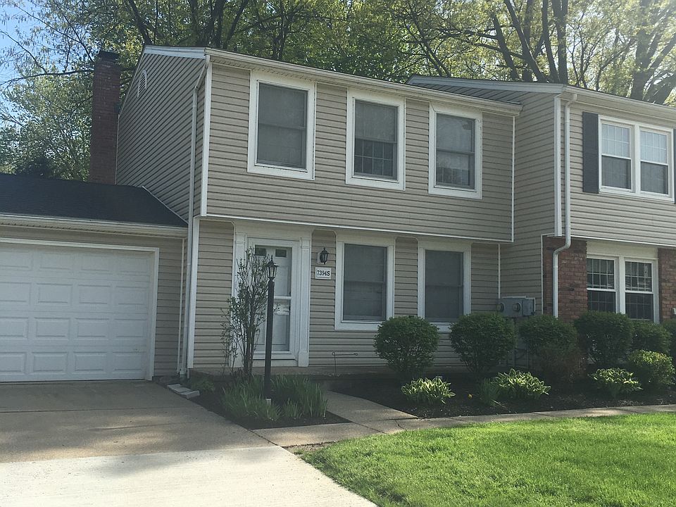 Front w attached garage 