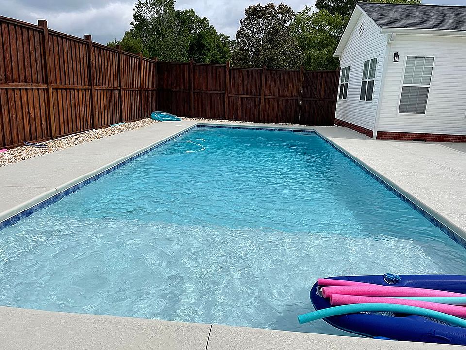 2nd image of 92 Holland Rd