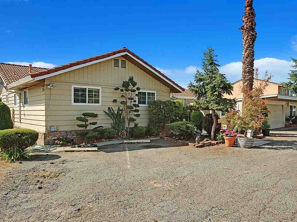 1st image of 28375 Harvey Ave