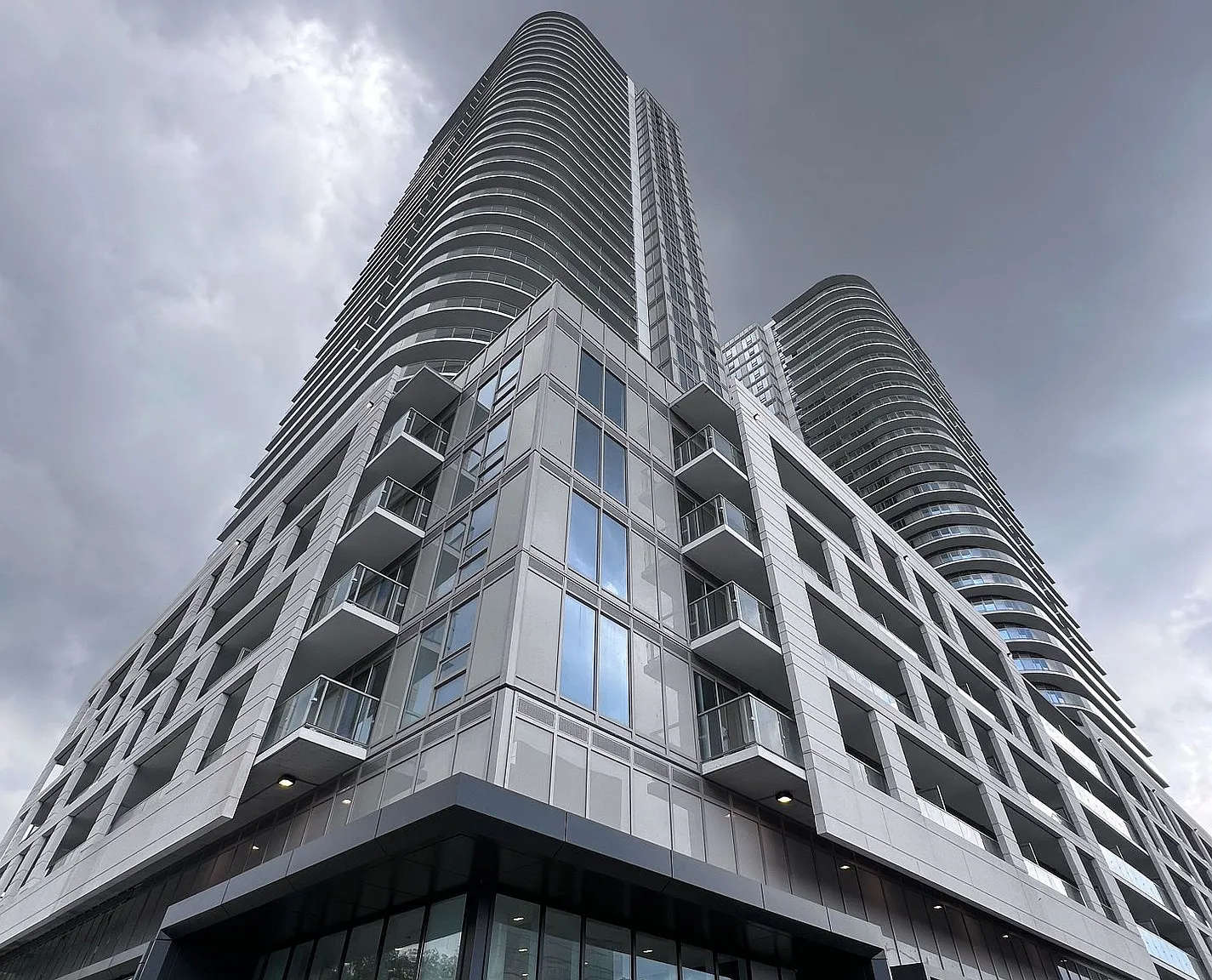 2 bed, $2,300 — Photo 1
