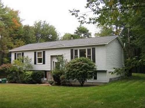 2nd image of 216 Sandown Rd